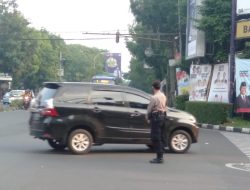 Cipta Kamseltibcarlantas Kondusif sore, Unit Samapta Polsek Lengkong pelayanan masyarakat pengaturan arus lalin