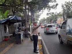 Unit Lantas Polsek Lengkong Gelar Pengaturan Lalu lintas, Bentuk Pelayanan Kepada Masyarakat sore hari