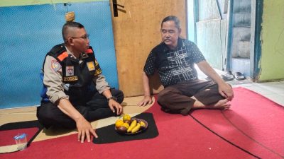 Bhabinkamtibmas Sambang Ketua RW 03, Blok TVRI 2, Kelurahan Cibaduyut Wetan