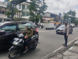 Cipta Kamseltibcarlantas Kondusif sore, Unit Samapta Polsek Lengkong pelayanan masyarakat pengaturan arus lalin