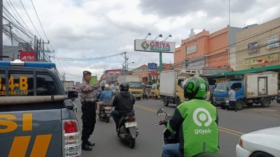 Unit Samapta Polsek Ujungberung Gelar Pengaturan Lalu lintas, Bentuk Pelayanan Kepada Masyarakat siang hari