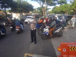 Pelayanan Pagi Hari, Personil Polsek Rancasari Laksanakan pengaturan arus Lalin
