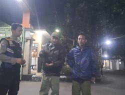 Sambangi warga malam hari sebagai upaya Bhabinkamtibmas jaga kondusifitas