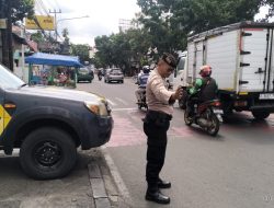 Unit Samapta Polsek Ujungberung Gelar Pengaturan Lalu lintas, Bentuk Pelayanan Kepada Masyarakat siang hari