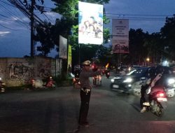 Unit Lantas Polsek Kiaracondong Polrestabes Bandung Laksanakan Pengawasan dan Pengaturan Lalulintas di Sore Hari
