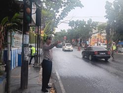 Unit Lantas Polsek Lengkong Gelar Pengaturan Lalu lintas, Bentuk Pelayanan Kepada Masyarakat sore hari