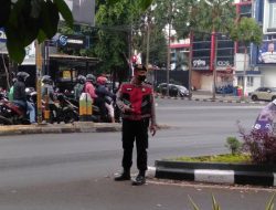 Cipta Kamseltibcarlantas Kondusif sore, Unit Samapta Polsek Lengkong pelayanan masyarakat pengaturan arus lalin