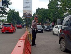 Unit Lantas Polsek Kiaracondong Polrestabes Bandung Laksanakan Pengawasan dan Pengaturan Lalulintas di Sore Hari