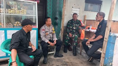 Sinergitas TNI-POLRI Binluh warga di wilayah Kel. Pakemitan Kec. Cinambo kota Bandung