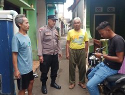 BhabinKamtibmas Polsek Bojongloa kidul patroli dialogis bersama tokoh masyarakat di wilayah Kelurahan Cibaduyut Kidul