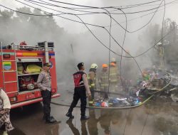 Kanit Binmas dan Paket Fungsi Polsek Bandung Kulon Mendatangi Tkp Kebakaran