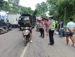 Sat Lantas Polres Garut Evakuasi Laka Lantas Di Jalan Raya Tarogong – Leles Garut