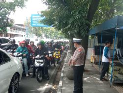 Demi kenyamanan berkendara Unit Lantas Polsek Lengkong laksanakan pelayanan masyarakat dan pengaturan arus lalu lintas