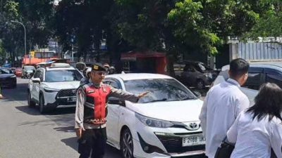 Wujudkan Kamseltibcar Lantas Siang, Personil Polsek Lengkong Laksanakan Kegiatan Gatur Lalin