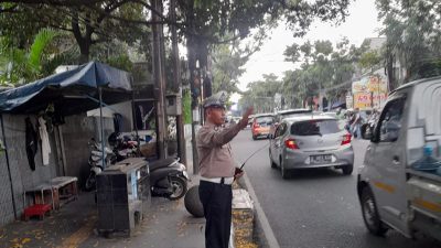 Unit Lantas Polsek Lengkong Gelar Pengaturan Lalu lintas, Bentuk Pelayanan Kepada Masyarakat sore hari