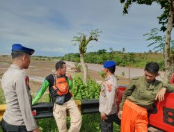 Polisi Lakukan Pencarian Orang Hanyut di Sungai Cikandang, Pakenjeng Garut