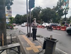 Personel Lalu Lintas Melaksanakan Pelayanan Masyarkat Penganturan Arus Lalu Lintas Siang Hari
