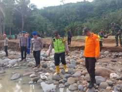 Polisi Terus Lakukan Pencarian Korban Terbawa Arus Sungai Cikandang
