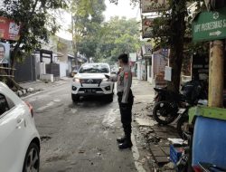Personil QR Polsek Sukasari Melaksanakan Giat Protap Yanmas Pagi Pengaturan Arus Lalulintas.