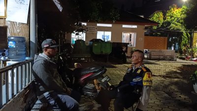 Berikan Pesan Kamtibmas, Bhabinkamtibmas Polsek Antapani Sambangi Linmas
