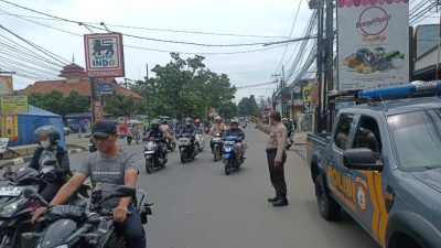 Unit Samapta Polsek Ujungberung Gelar Pengaturan Lalu lintas, Bentuk Pelayanan Kepada Masyarakat siang hari