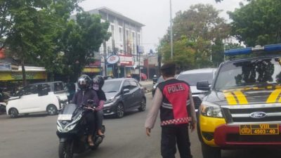 Guna Ciptakan Kamseltibcarlantas Kondusif, Personel Unit Samapta Polsek Antapani Lakukan Gatur Siang