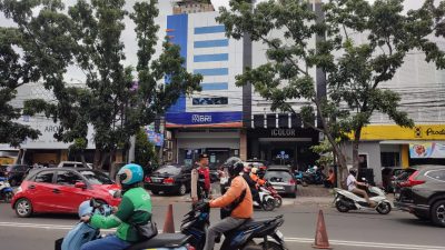 Wujudkan Kamseltibcar Lantas Siang, Personil Polsek Lengkong Laksanakan Kegiatan Gatur Lalin