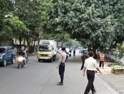 Personil QR Polsek Sukasari Melaksanakan Giat Protap Yanmas Pagi Pengaturan Arus Lalulintas.