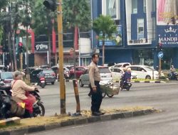 Wujudkan Kamseltibcar Lantas Siang, Personil Polsek Lengkong Laksanakan Kegiatan Gatur Lalin