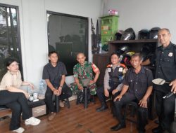 Sinergitas TNI POLRI Bhabinkamtibmas Kelurahan Burangrang Polsek Lengkong bersama Bhabinsa sambangi warganya, berikan pesan kamtibmas