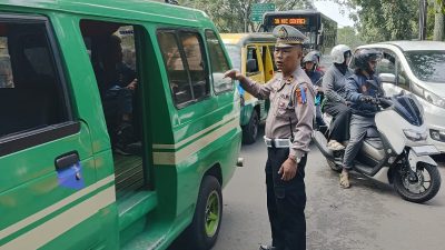 Personil  Lantas Lakukan Giat Pengaturan Arus Lalulintas Siang  hari