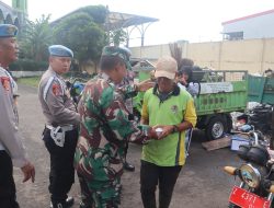 Sinergitas TNI POLRI, Jumat Berkah Sipropam Polres Garut dan Babinsa Lakukan Baksos