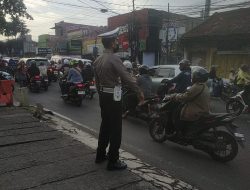Guna Wujudkan Kamseltibcarlantas Kondusif, Unit Lantas Polsek Antapani Lakukan Pengaturan