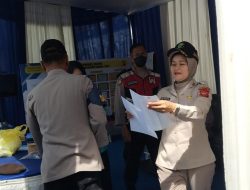 Sidokkes Polrestabes Bandung membagikan Vitamin kepada personel Pos Pam Idul Fitri 2025 Simpang Buahbatu Polsek Lengkong