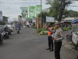 Antisipasi Kemacetan Pagi Hari Personil Unit Lalulintas Polsek Sukasari Melaksanakan Pengamanan Jalur
