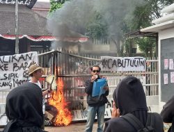 Polres Cimahi Amankan Aksi Unjuk Rasa Mahasiswa dikantor DPRD Kota Cimahi