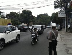 Pelaksanaan Pelayanan Masyarakat Sore Hari Unit Lalulintas Polsek Sukasari