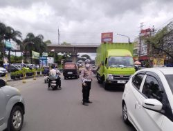 Pastikan Arus Lalulintas Lancar, Unit Lantas Polsek Babakan Ciparay Laksanakan Pengaturan Arus Lalulintas