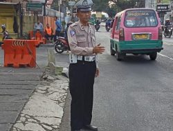 Wujudkan Kamseltibcarlantas Kondusif, Personel Unit Lantas Polsek Antapani Lakukan Pengaturan