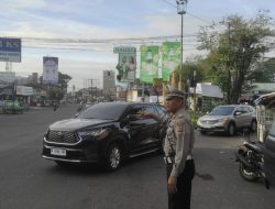 Antisipasi Kemacetan Pagi Hari Personil Unit Lalulintas Polsek Sukasari Melaksanakan Pengamanan Jalur
