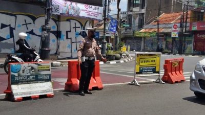 Berikan Pelayanan Kepada Masyarakat Pengguna Jalan, Unit Lantas Polsek Astanaanyar Gelar Gatur Lalulintas