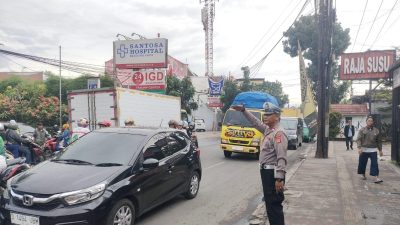 Tempatkan personil di beberapa titik ruas jalan, Unit Lantas Polsek Babakan Ciparay Lakukan Gatur Lalin