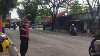 Ciptakan Kamseltibcarlantas Kondusif, Unit Samapta Polsek Antapani Lakukan Pengaturan