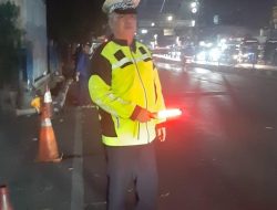 Unit Lantas Polsek Kiaracondong Polrestabes Bandung Laksanakan Pengawasan dan Pengaturan Lalulintas di Malam Hari
