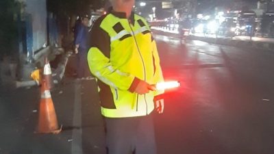Unit Lantas Polsek Kiaracondong Polrestabes Bandung Laksanakan Pengawasan dan Pengaturan Lalulintas di Malam Hari