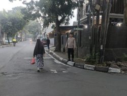 Personil QR Polsek Sukasari Melaksanakan Giat Protap Yanmas Pagi Pengaturan Arus Lalulintas
