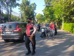 Personel Samapta Polsek Arcamanik Lakukan Giat Pengaturan Arus Lalulintas pagi Hari