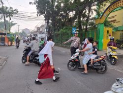 Pelayanan Pagi Hari, Personil Polsek Rancasari Laksanakan pengaturan arus Lalin