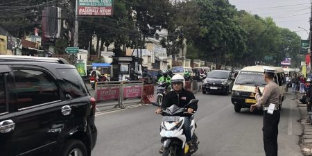Pelaksanaan Pelayanan Masyarakat Sore Hari Unit Lalulintas Polsek Sukasari