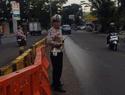 Unit Lantas Polsek Kiaracondong Polrestabes Bandung Laksanakan Pengawasan dan Pengaturan Lalulintas di Sore Hari